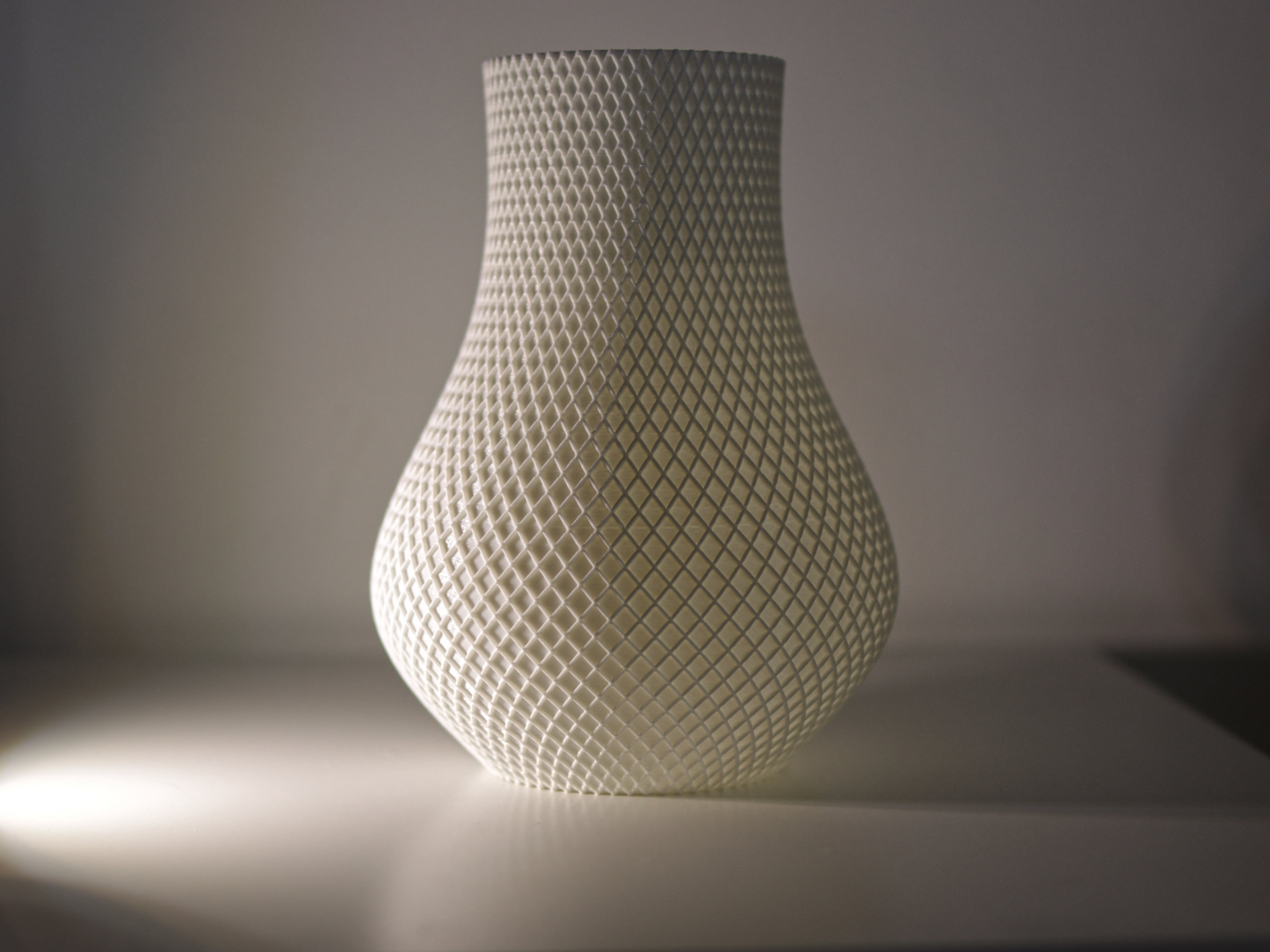Ornēva Lattice Glow Lamp – Warm Ambient Table Light